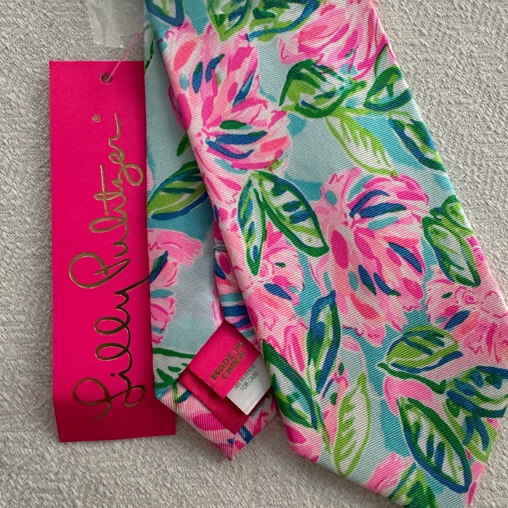 Lilly Pulitzer Totally Blosson tire